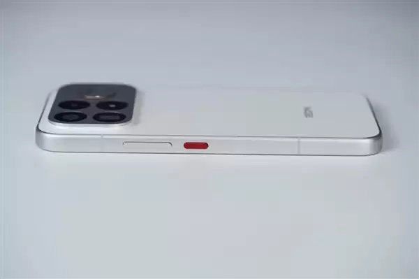 185Hz高刷游戏利器!REDMI K100 Pro Max图赏_wishdown.com 185Hz高刷游戏利器!REDMI K100 Pro Max图赏_wishdown.com