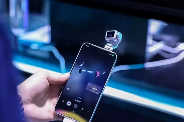 荣耀Robot Phone一机难求黄牛加价5000元引热议_wishdown.com 荣耀Robot Phone一机难求:黄牛加价5000元 罗巍要去拧螺丝了