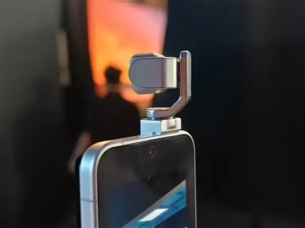 荣耀Robot Phone真机上手:钛合金灵巧云台打造口袋电影机_wishdown.com 荣耀Robot Phone真机上手:首创钛合金灵巧云台 口袋里的电影机