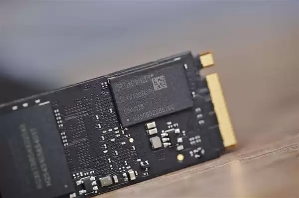 雷克沙NM1090 Pro 8TB SSD疾速14400MB/s图赏_wishdown.com 疾速14400MB/s!雷克沙NM1090 Pro 8TB SSD图赏