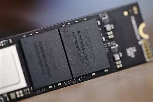雷克沙NM1090 Pro 8TB SSD疾速14400MB/s图赏_wishdown.com 疾速14400MB/s!雷克沙NM1090 Pro 8TB SSD图赏