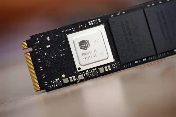 雷克沙NM1090 Pro 8TB SSD疾速14400MB/s图赏_wishdown.com 疾速14400MB/s!雷克沙NM1090 Pro 8TB SSD图赏