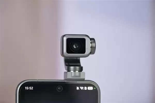 全球首款机器人手机登场!荣耀Robot Phone图赏 把机械云台做进机身_wishdown.com 全球首款机器人手机登场!荣耀Robot Phone图赏 把机械云台做进机身_wishdown.com