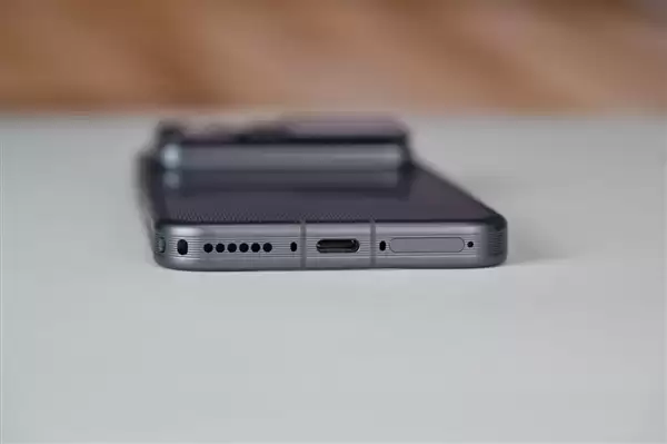 全球首款机器人手机登场!荣耀Robot Phone图赏 把机械云台做进机身_wishdown.com 全球首款机器人手机登场!荣耀Robot Phone图赏 把机械云台做进机身_wishdown.com