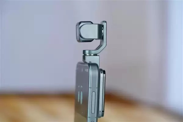 全球首款机器人手机登场!荣耀Robot Phone图赏 把机械云台做进机身_wishdown.com 全球首款机器人手机登场!荣耀Robot Phone图赏 把机械云台做进机身_wishdown.com