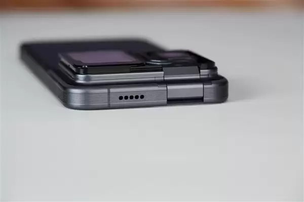 全球首款机器人手机登场!荣耀Robot Phone图赏 把机械云台做进机身_wishdown.com 全球首款机器人手机登场!荣耀Robot Phone图赏 把机械云台做进机身_wishdown.com