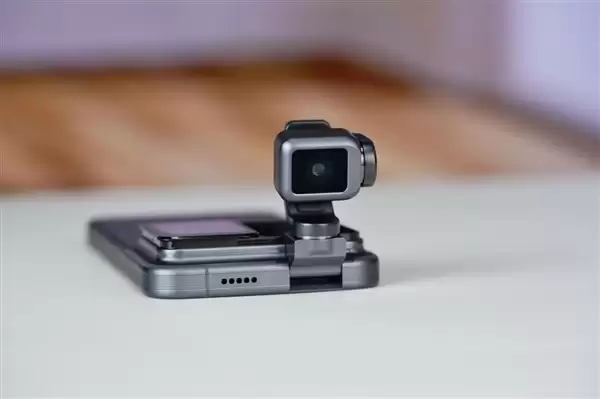 全球首款机器人手机登场!荣耀Robot Phone图赏 把机械云台做进机身_wishdown.com 全球首款机器人手机登场!荣耀Robot Phone图赏 把机械云台做进机身_wishdown.com